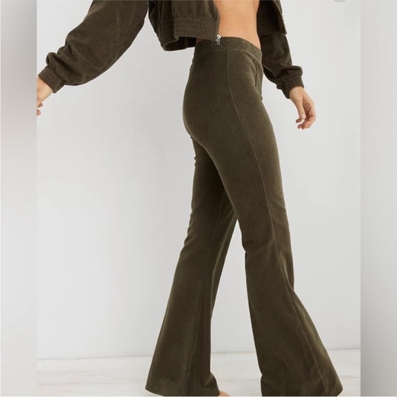 Aerie Green Groove On Velour Ribber Rib Flared High Rise Pants Large - Picture 9 of 9